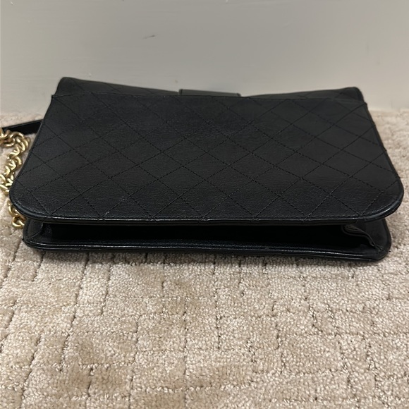 Chanel
Front Chain Flap Bag Quilted Sheepskin - Picture 6 of 9